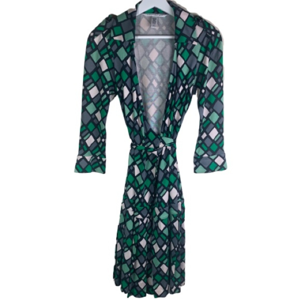DVF Wrap Dress Pleated Size 4 NWOT